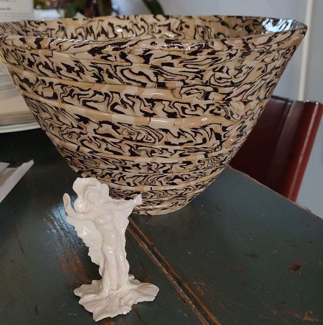 Agaat fruitschaal, porseleinen beeldje